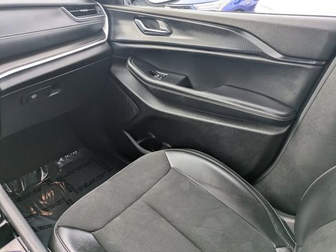 Used 2023 Jeep Grand Cherokee L Laredo image 14