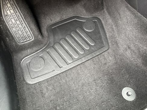 Used 2018 Jeep Compass Sport image 17