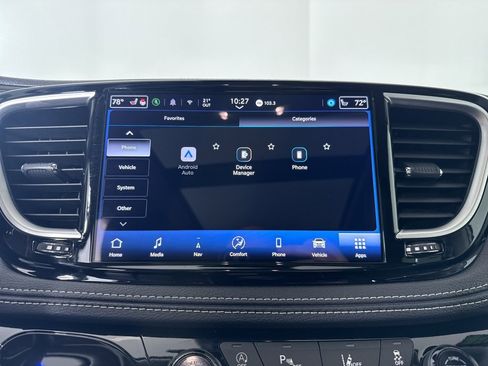 Used 2024 Chrysler Pacifica Limited image 19