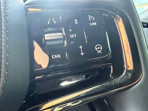 Used 2026 Land Rover Range Rover Velar Dynamic SE AWD/4WD image 16