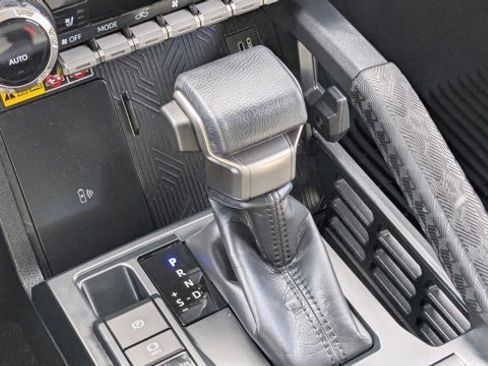 Used 2024 Toyota Tacoma Limited w/ Limited Package (LT) image 17