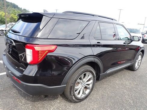 Certified 2022 Ford Explorer XLT w/ Equipment Group 202A image 10