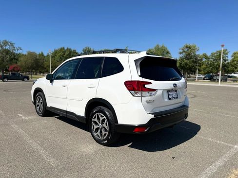 Used 2021 Subaru Forester Premium AWD/4WD image 8