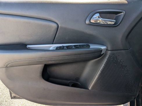 Used 2019 Dodge Journey SE FWD image 30