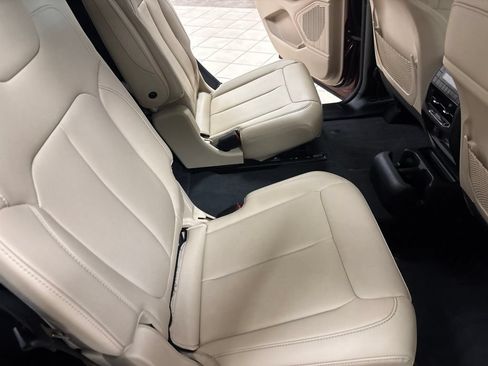 Used 2023 Jeep Grand Cherokee L Limited AWD/4WD image 35