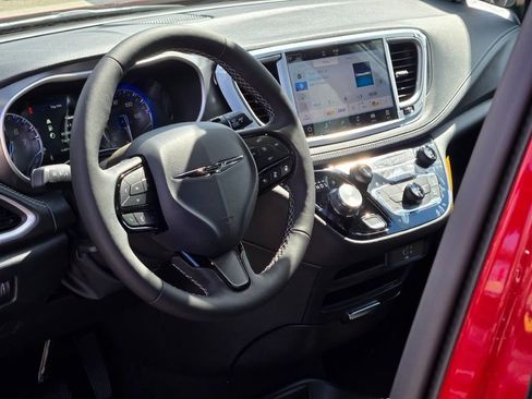 New 2026 Chrysler Pacifica Select w/ S Appearance Package image 21