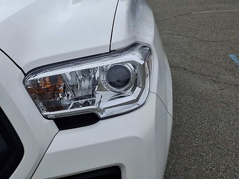 Certified 2022 Toyota Tacoma SR image 11