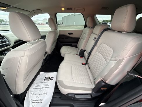 Used 2025 Nissan Pathfinder SV FWD image 24