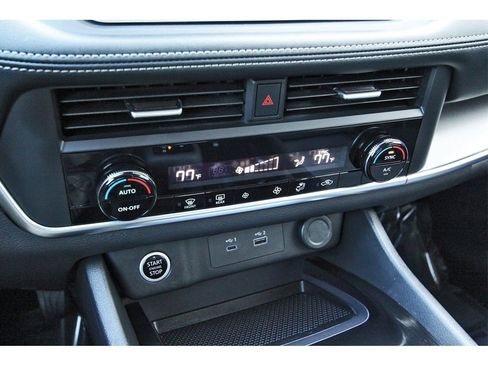 Used 2023 Nissan Rogue SV image 27