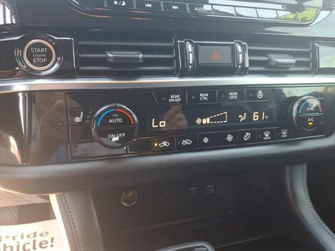 Used 2023 Nissan Pathfinder SL AWD/4WD image 26