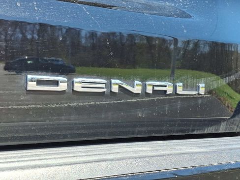 Certified 2021 GMC Yukon Denali w/ Denali Premium Package AWD/4WD image 33