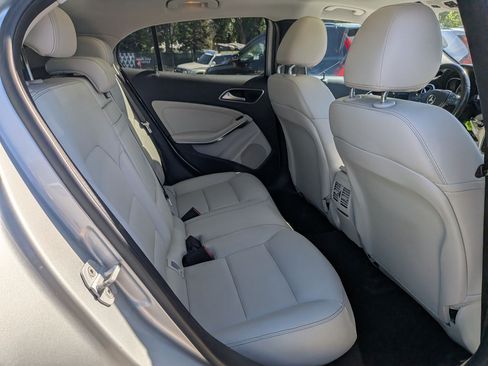 Used 2015 Mercedes-Benz GLA 250 4MATIC image 29