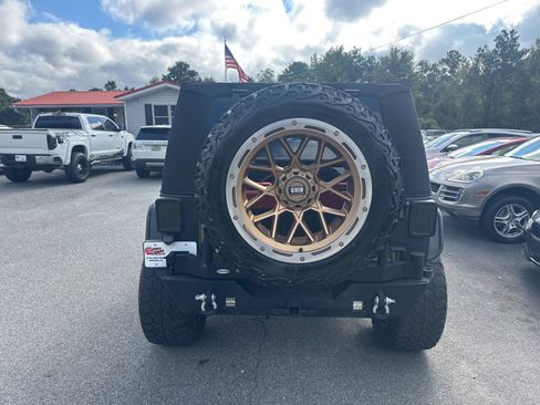 Used 2013 Jeep Wrangler Unlimited Rubicon w/ Dual Top Group image 5