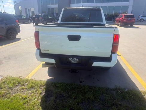 Used 2025 Toyota Tacoma SR5 AWD/4WD image 13