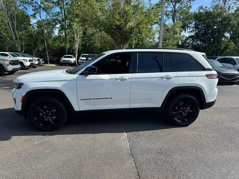 Used 2023 Jeep Grand Cherokee Altitude RWD image 2