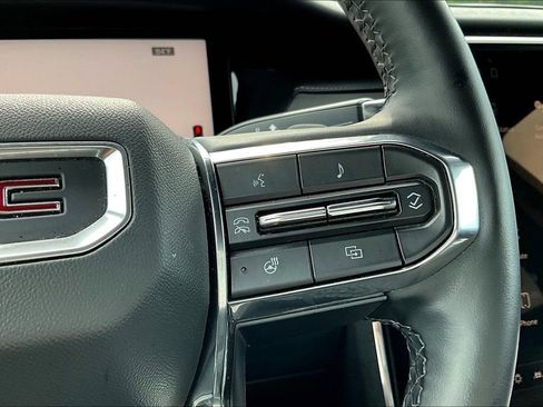 Used 2024 GMC Acadia Elevation image 28