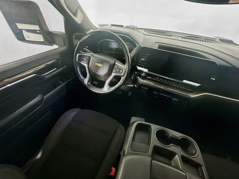 Used 2024 Chevrolet Silverado 2500 LT image 9