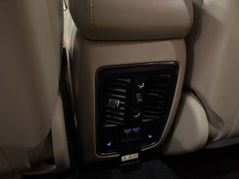 Used 2014 Jeep Grand Cherokee Limited w/ Luxury Group II image 31