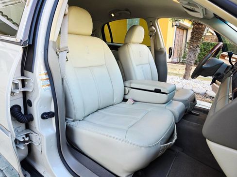 Used 2003 Lincoln Town Car Cartier image 95