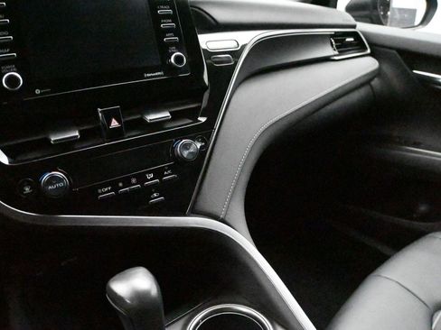 Used 2024 Toyota Camry SE image 4