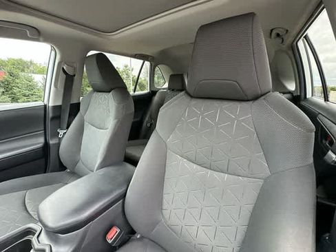 Used 2021 Toyota RAV4 XLE w/ Convenience Package AWD/4WD image 16