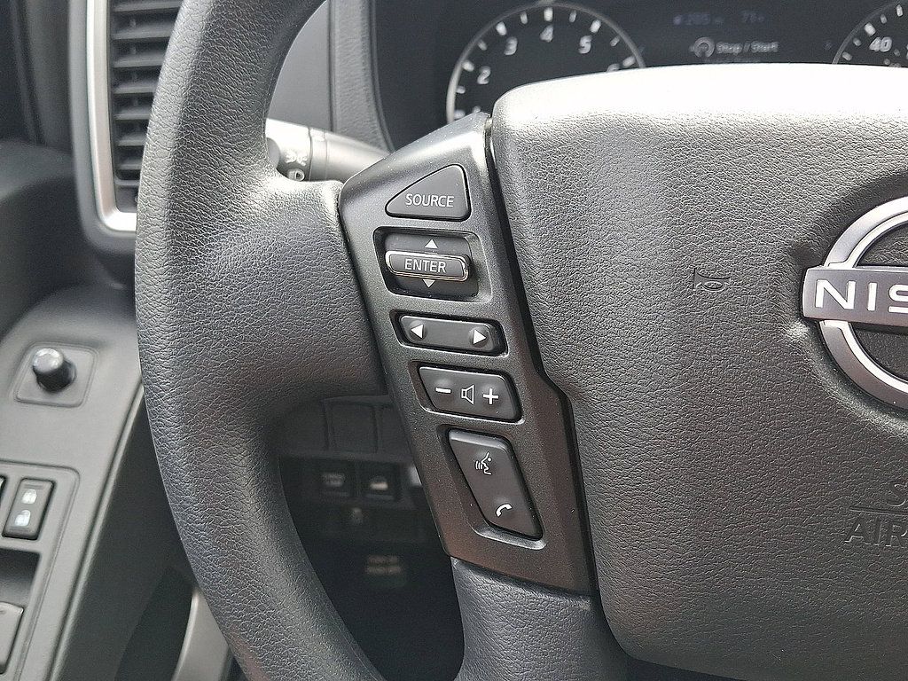 Used 2024 Nissan Frontier SV AWD/4WD image 9