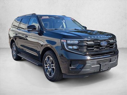Certified 2025 Ford Expedition Active AWD/4WD image 3