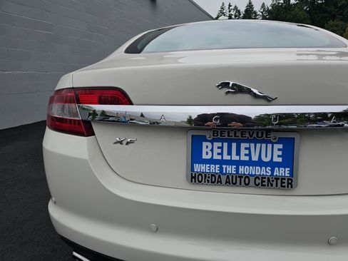 Used 2009 Jaguar XF Premium RWD image 16