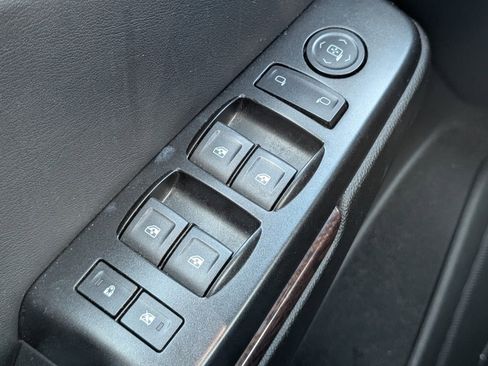 Used 2019 GMC Yukon SLE w/ SLE Value Package image 16