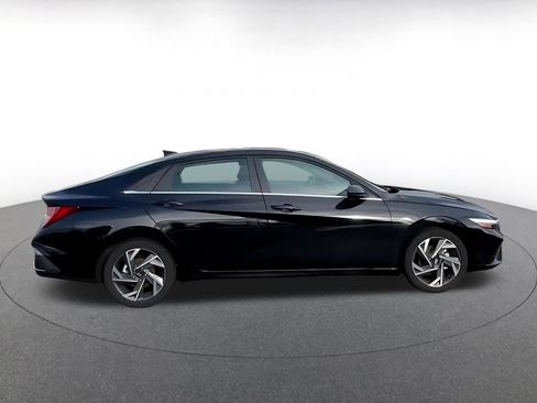 Used 2025 Hyundai Elantra SEL image 16