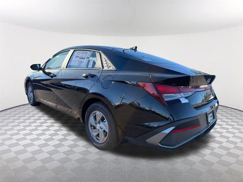 New 2026 Hyundai Elantra SE image 7