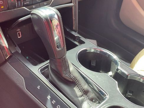 Used 2017 Ford Explorer XLT w/ Equipment Group 202A image 4