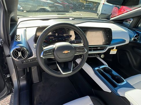 New 2026 Chevrolet Equinox EV LT image 18