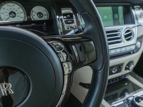 Used 2016 Rolls-Royce Wraith RWD image 77