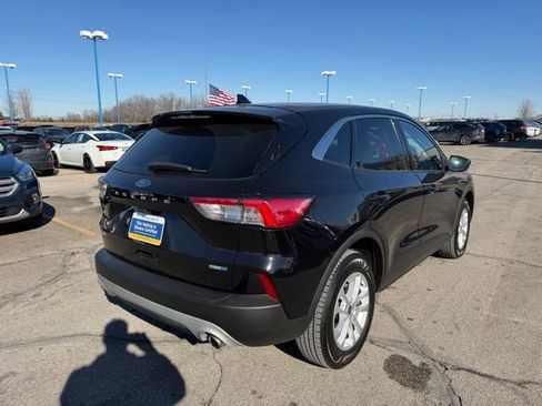Used 2020 Ford Escape SE image 4