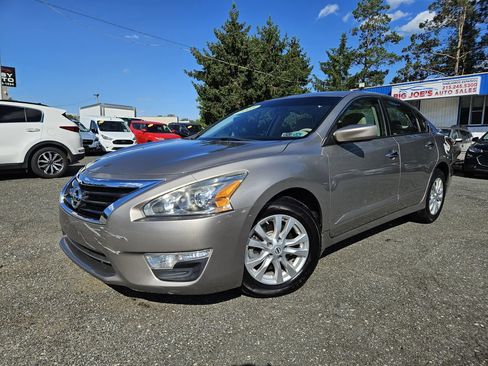 Used 2015 Nissan Altima 2.5 S w/ Sport Value Package FWD image 1