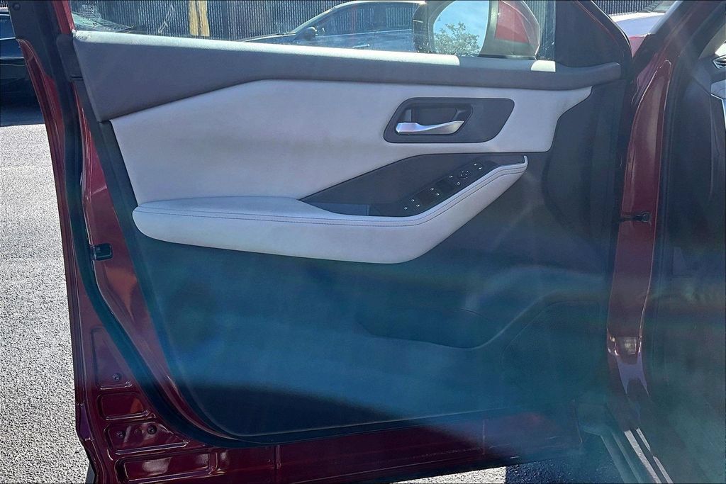 Used 2025 Nissan Rogue SV FWD image 19