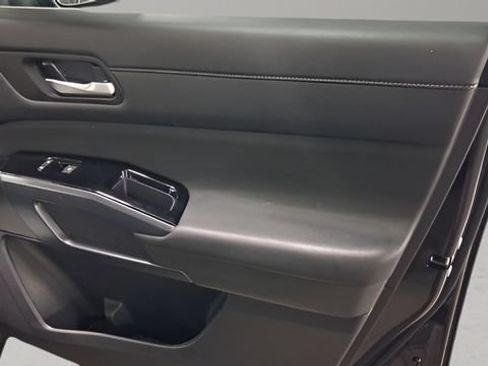 Used 2025 Nissan Pathfinder SL w/ Cargo Package FWD image 18