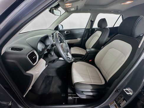 Used 2024 Hyundai Venue SEL image 13