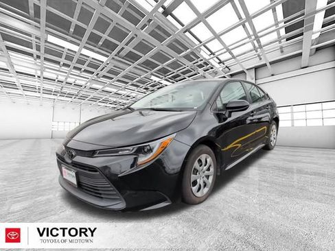 Used 2024 Toyota Corolla LE FWD image 8