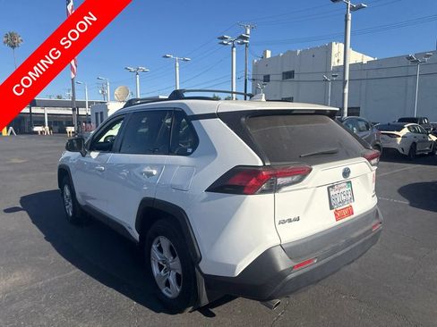 Used 2020 Toyota RAV4 LE w/ Carpet Mat Package AWD/4WD image 6