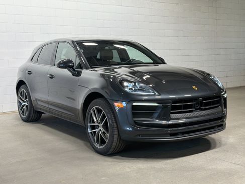 Used 2025 Porsche Macan image 6