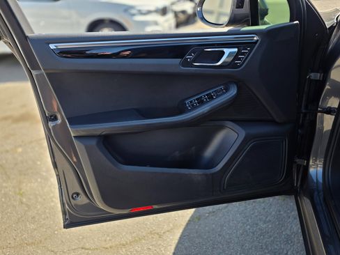 Used 2016 Porsche Macan S image 25