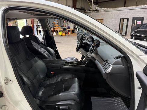 Used 2018 Honda Accord Touring image 26