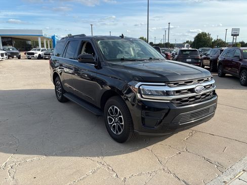Used 2024 Ford Expedition XLT image 8