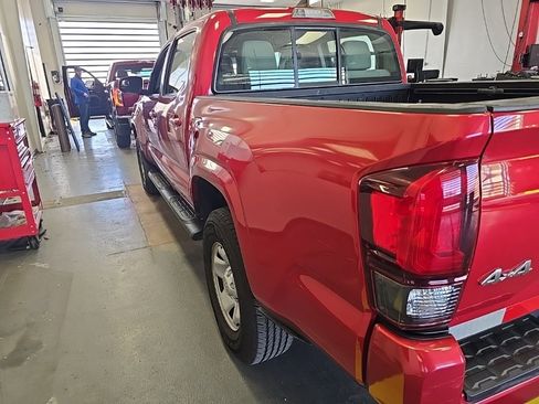 Used 2018 Toyota Tacoma SR w/ SR Convenience Package image 3