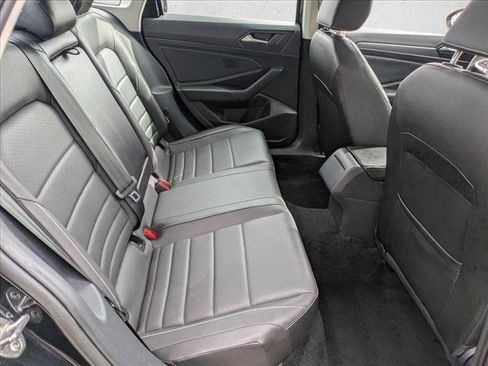 Used 2024 Volkswagen Jetta SE image 19
