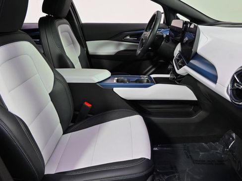 Used 2025 Chevrolet Equinox EV LT image 16