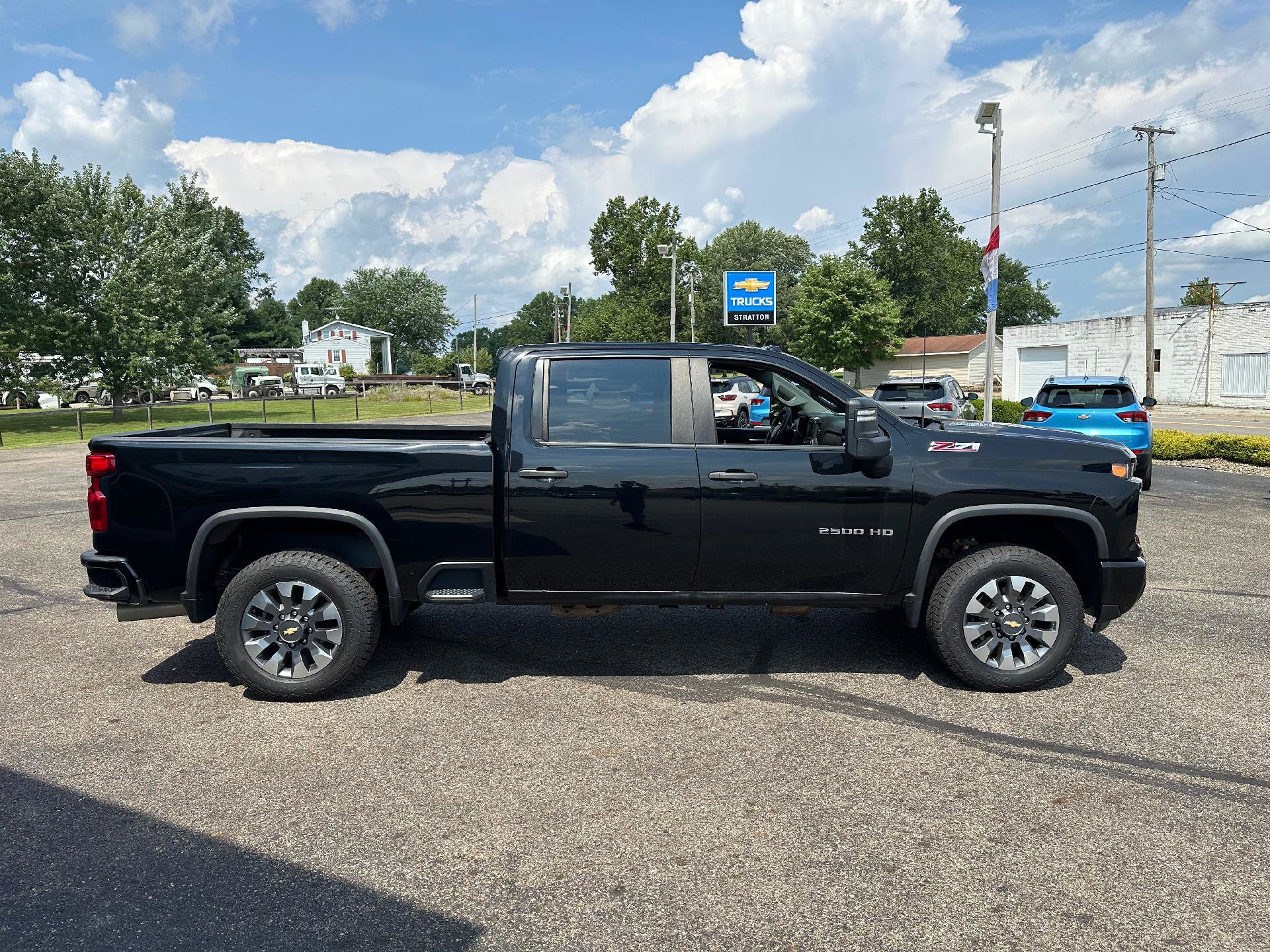 Used 2024 Chevrolet Silverado 2500 Custom w/ Custom Value Package AWD/4WD image 4