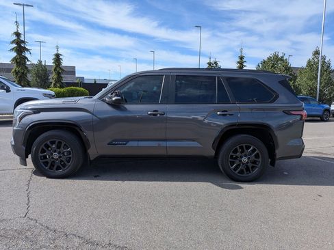 Used 2024 Toyota Sequoia Platinum AWD/4WD image 7